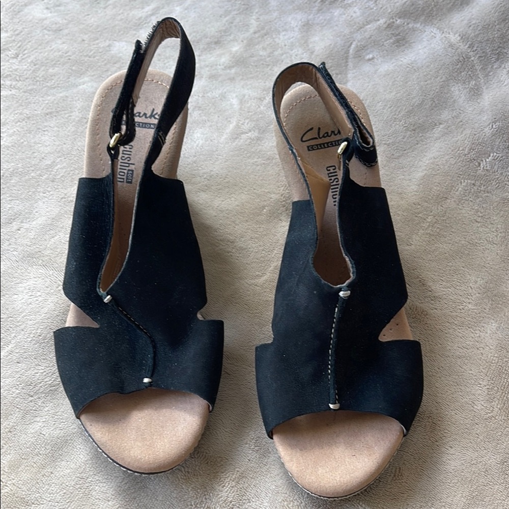 Clarks Women's Black and Tan Sandals